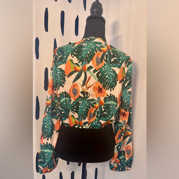 NWOT - SHEIN Tropical Print Twist-Front Crop Top – Plunge Neck, Long Sleeve - Picture 9 of 9